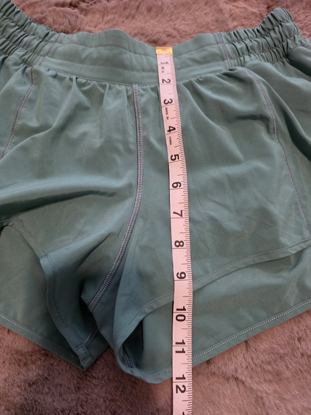 Lululemon Hotty Hot, 2.5" Lined, Sage Green, Size 8 - Picture 7 of 7